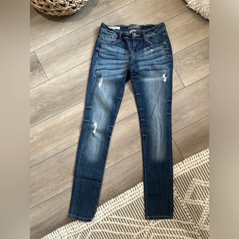 Super Cute Dark Wash Decree Jeans | Size 3